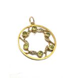 9ct gold antique peridot and seed pearl pendant (2g)