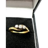 18ct gold old cut diamond three stone ring (2.8g)