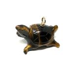 9ct gold bail tiger's eye turtle pendant (2g)