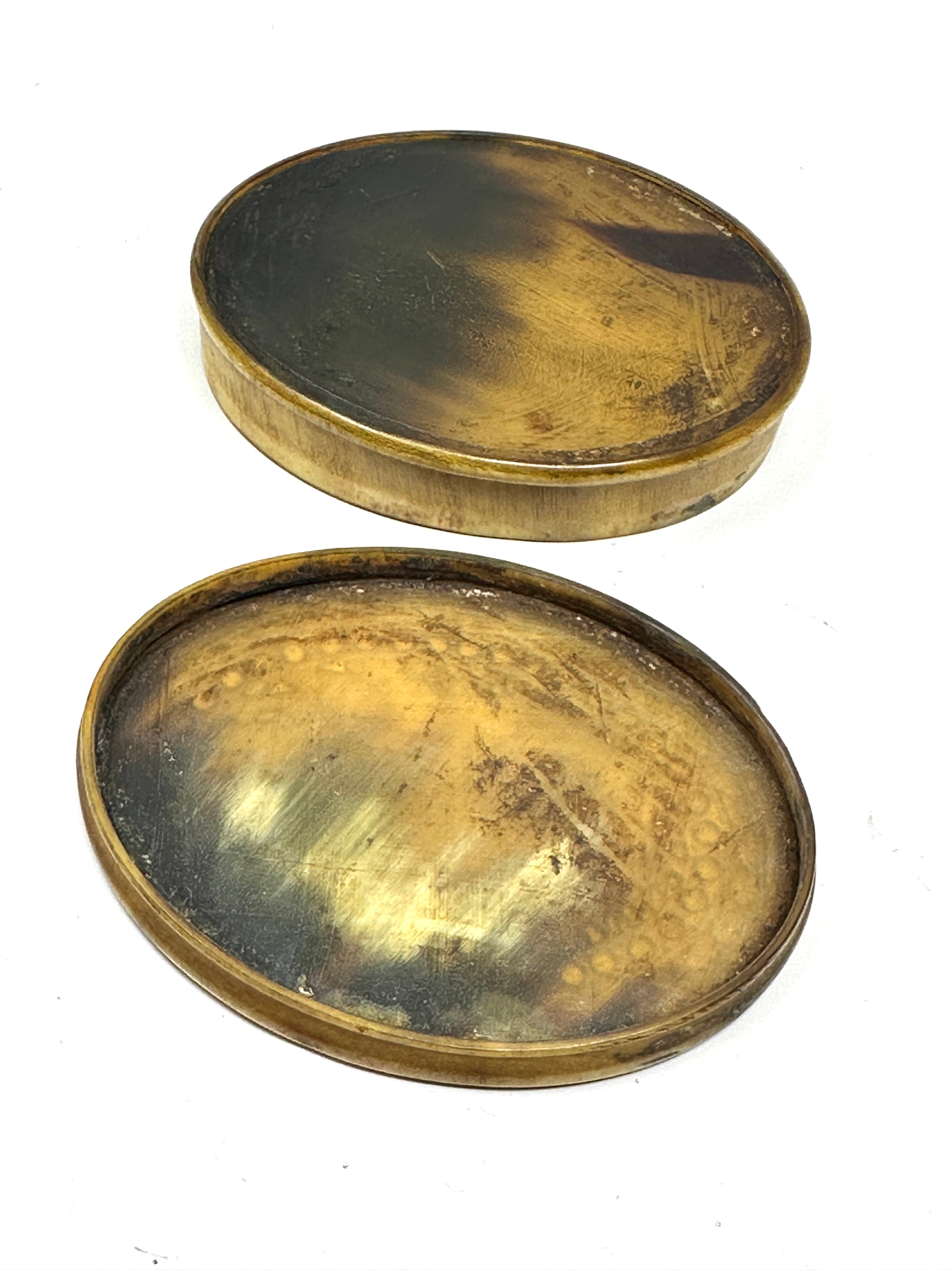 Fine antique georgian horn box snuff box embossed with Britannia detail to lid measures approx 8cm - Image 5 of 5