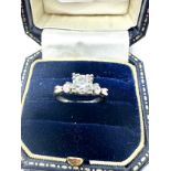 10ct white gold white gemstone three stone ring (2g)