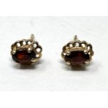 9ct gold garnet earrings 0.8g