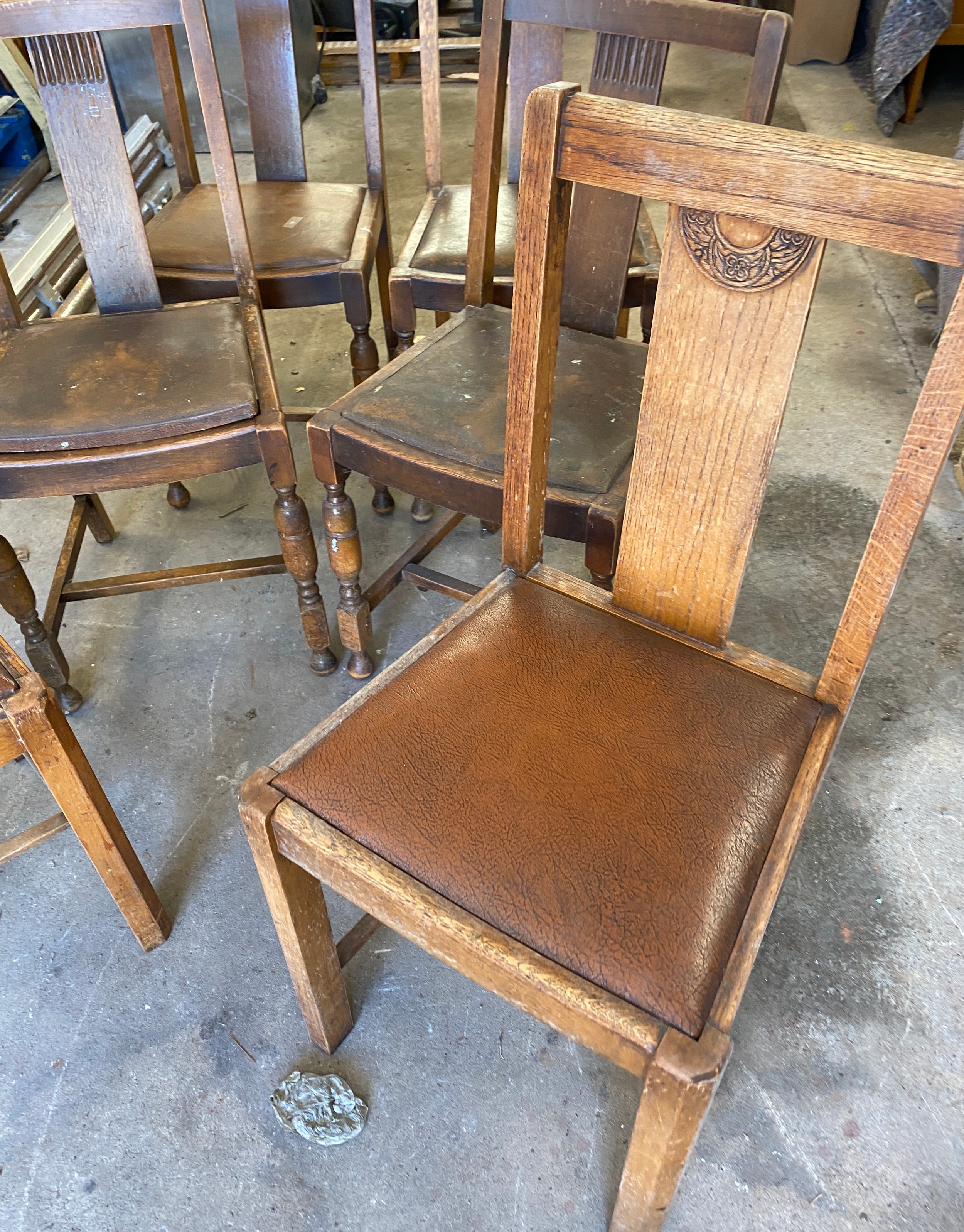 Set of 4 oak dining chairs and 2 others - Image 2 of 4