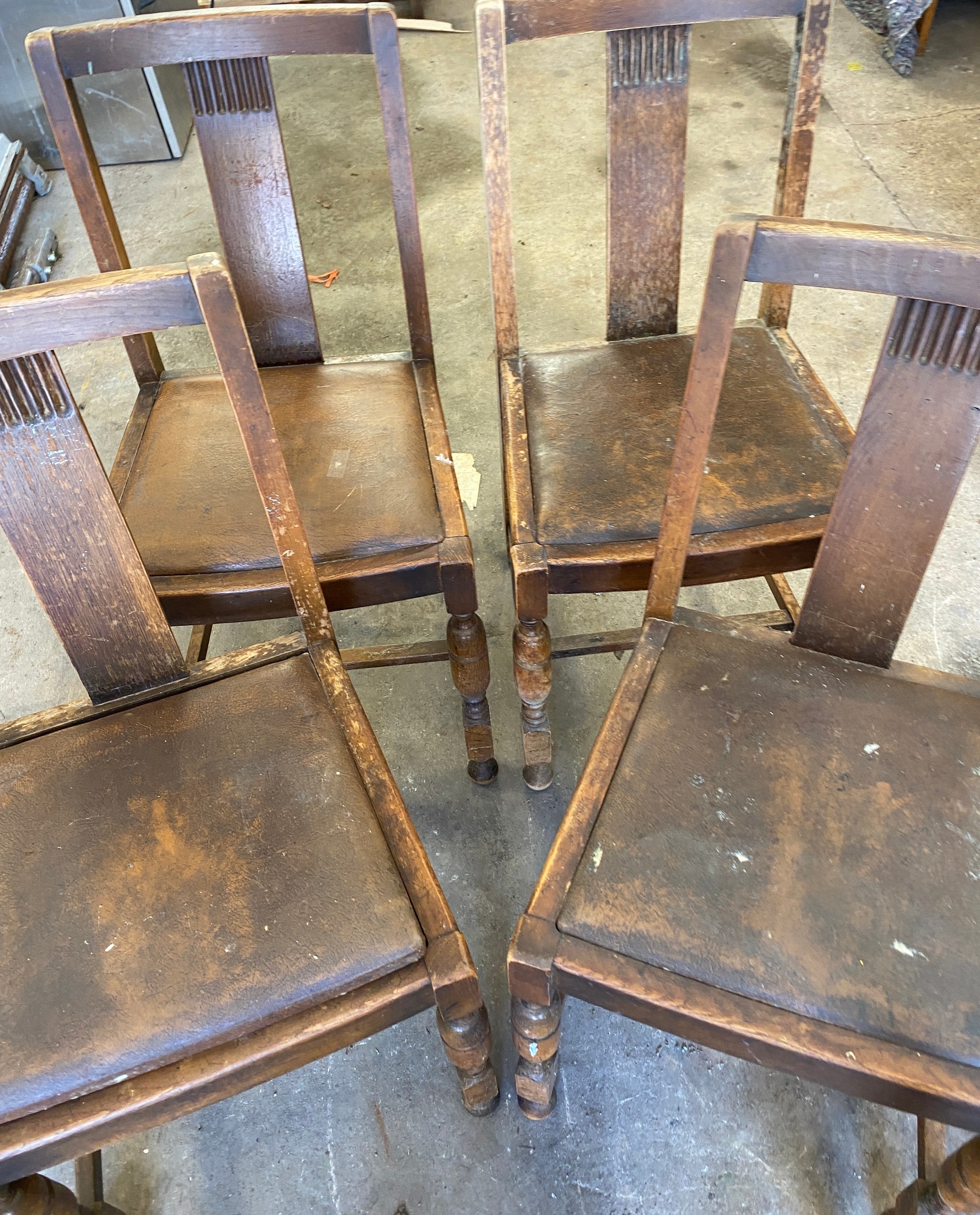 Set of 4 oak dining chairs and 2 others - Image 3 of 4