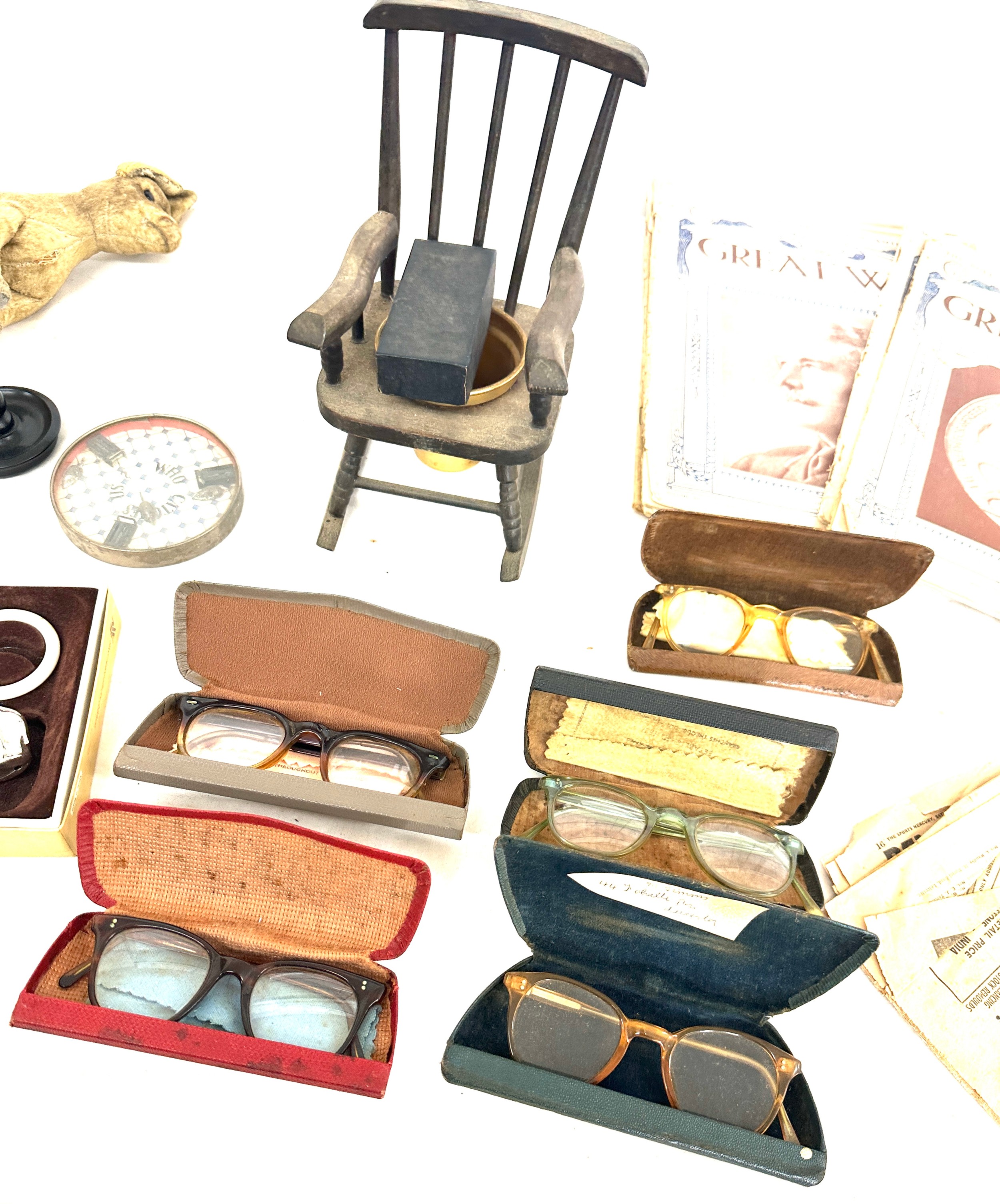 Selection of vintage collectables to include glasses, miniature rocking chair plant pot, vintage - Image 6 of 6