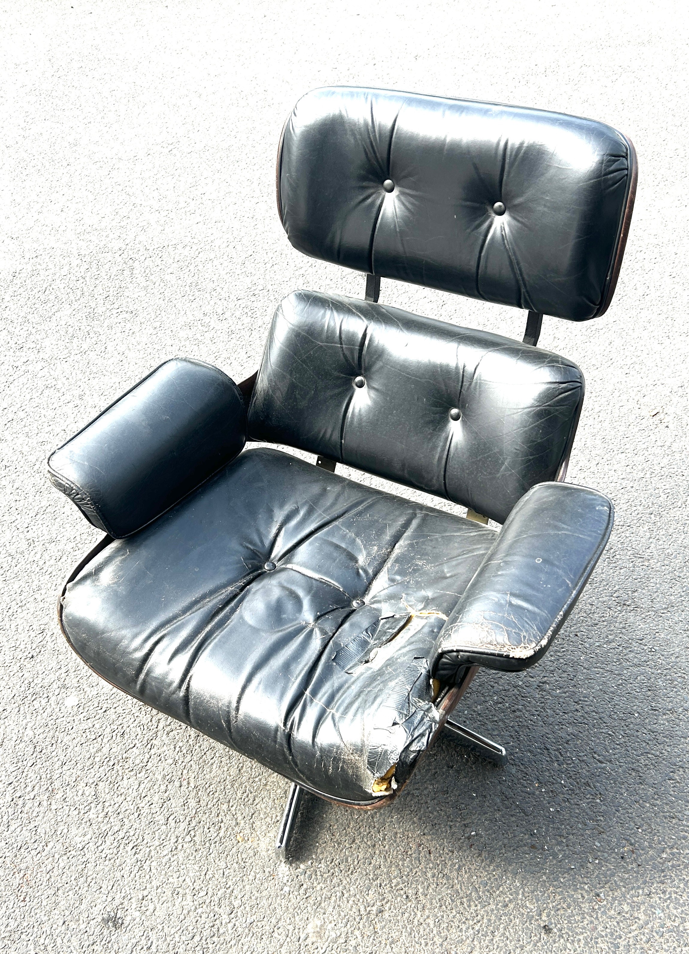 1970s Eames style lounge chair in leather,