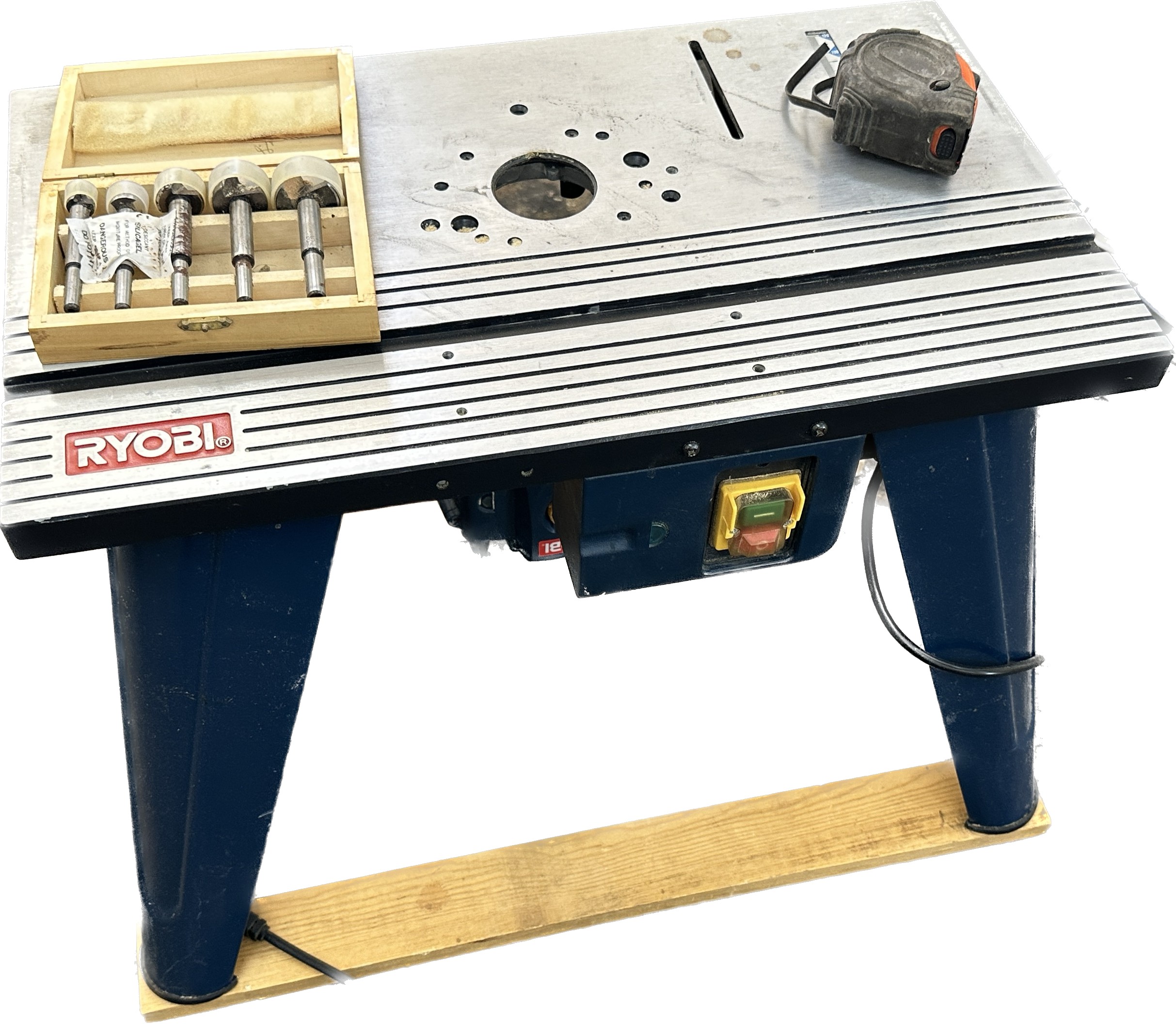 Ryobi router table with router bits