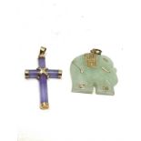 2 x 9ct gold carved jade pendants inc. crucifix, elephant (8.7g)