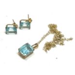 9ct gold topaz earring and pendant necklace set (2.4g)