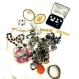 Selection of vintage and later costume jewellery