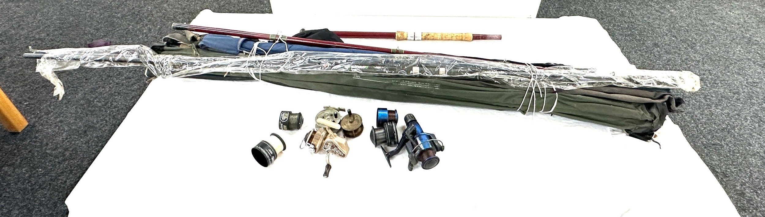 Selection of vintage fishing rods includes 20 foot combi match, 1 dominican feeder, 1 super match, 1