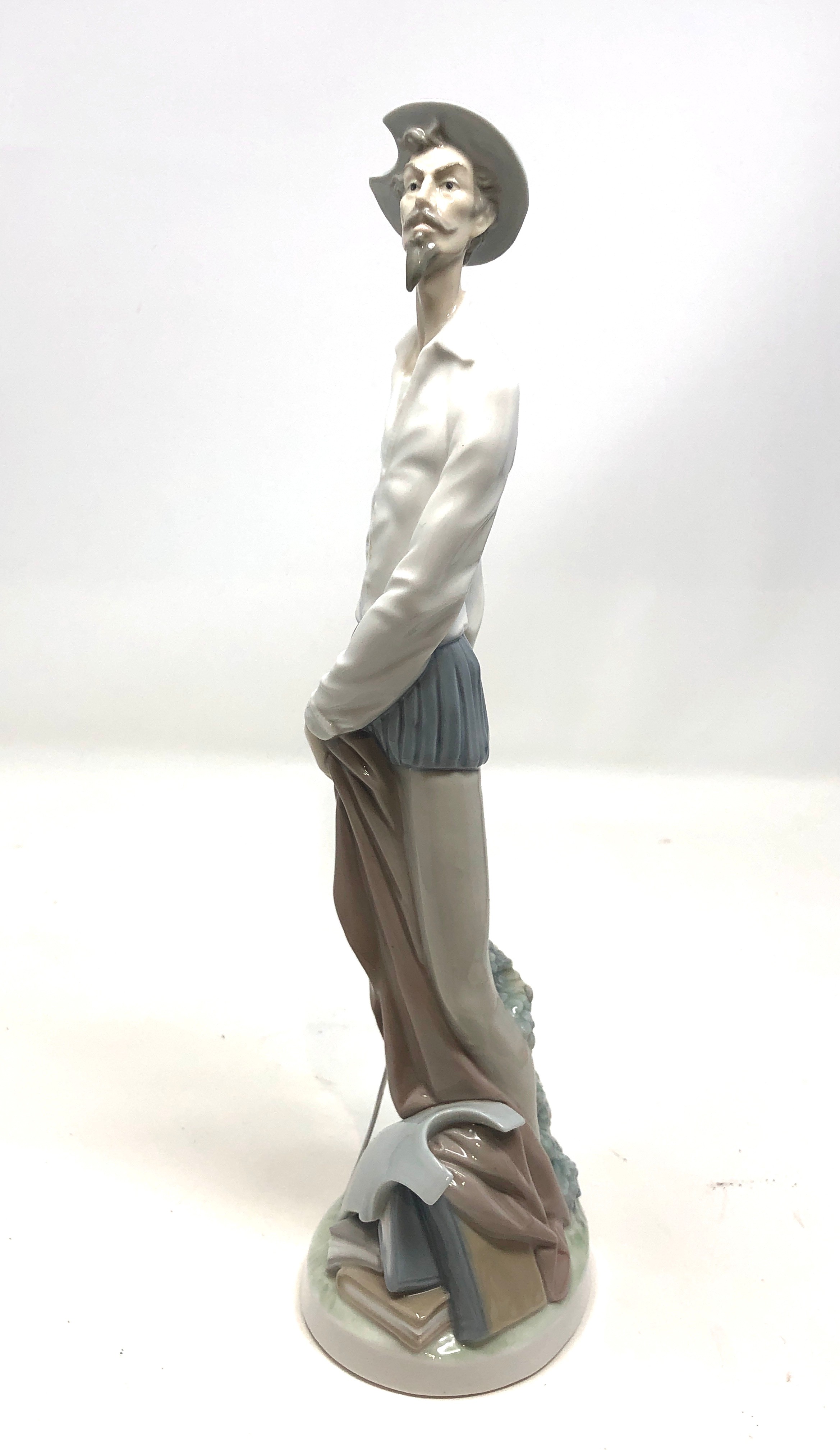 large lladro man with sword figure measures approx 30cm high good condition - Bild 3 aus 4