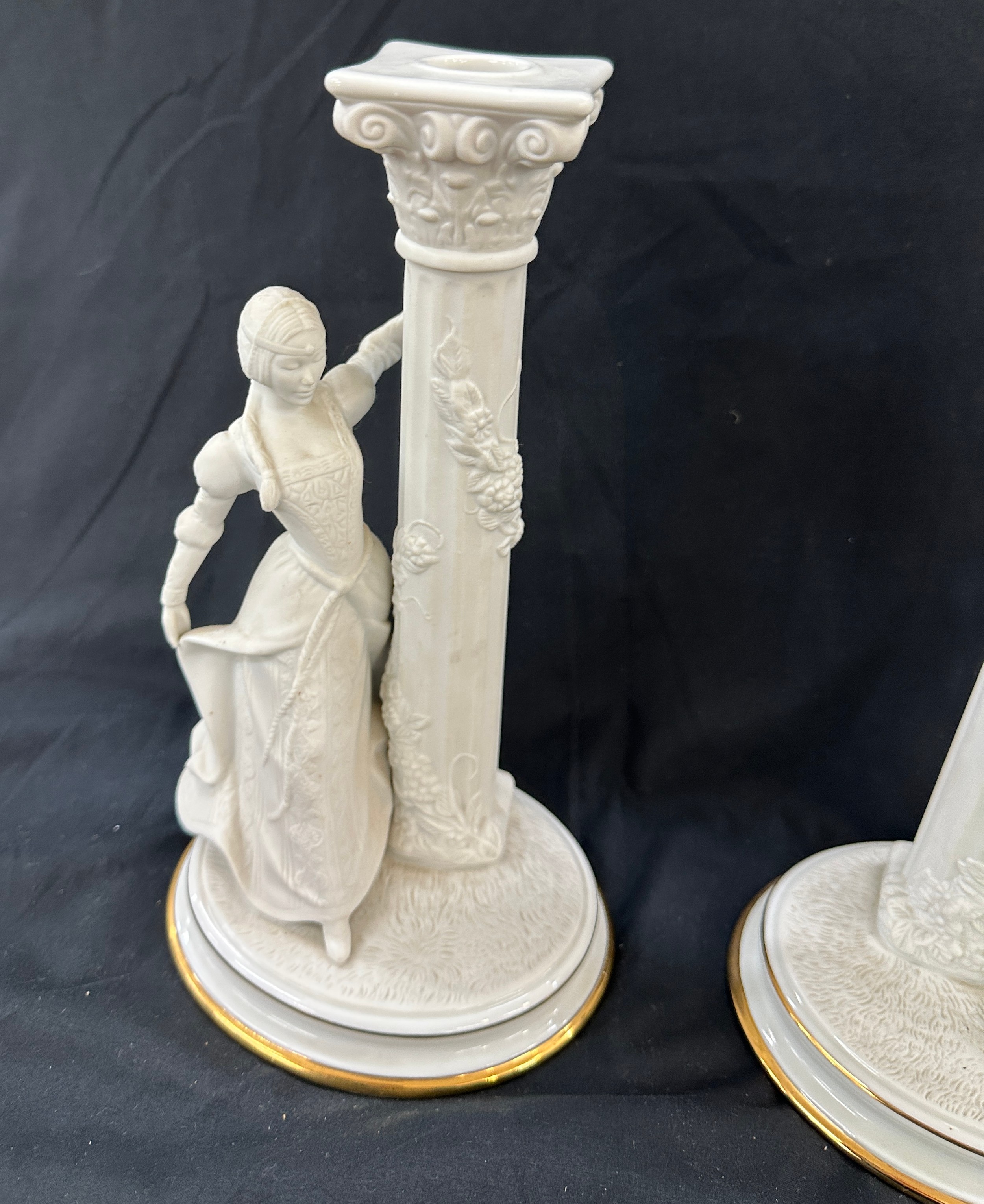 Pair of Franklin Mint fine porcelain ' The Romeo and Juliet' Candlesticks measures approx 10 - Image 3 of 5