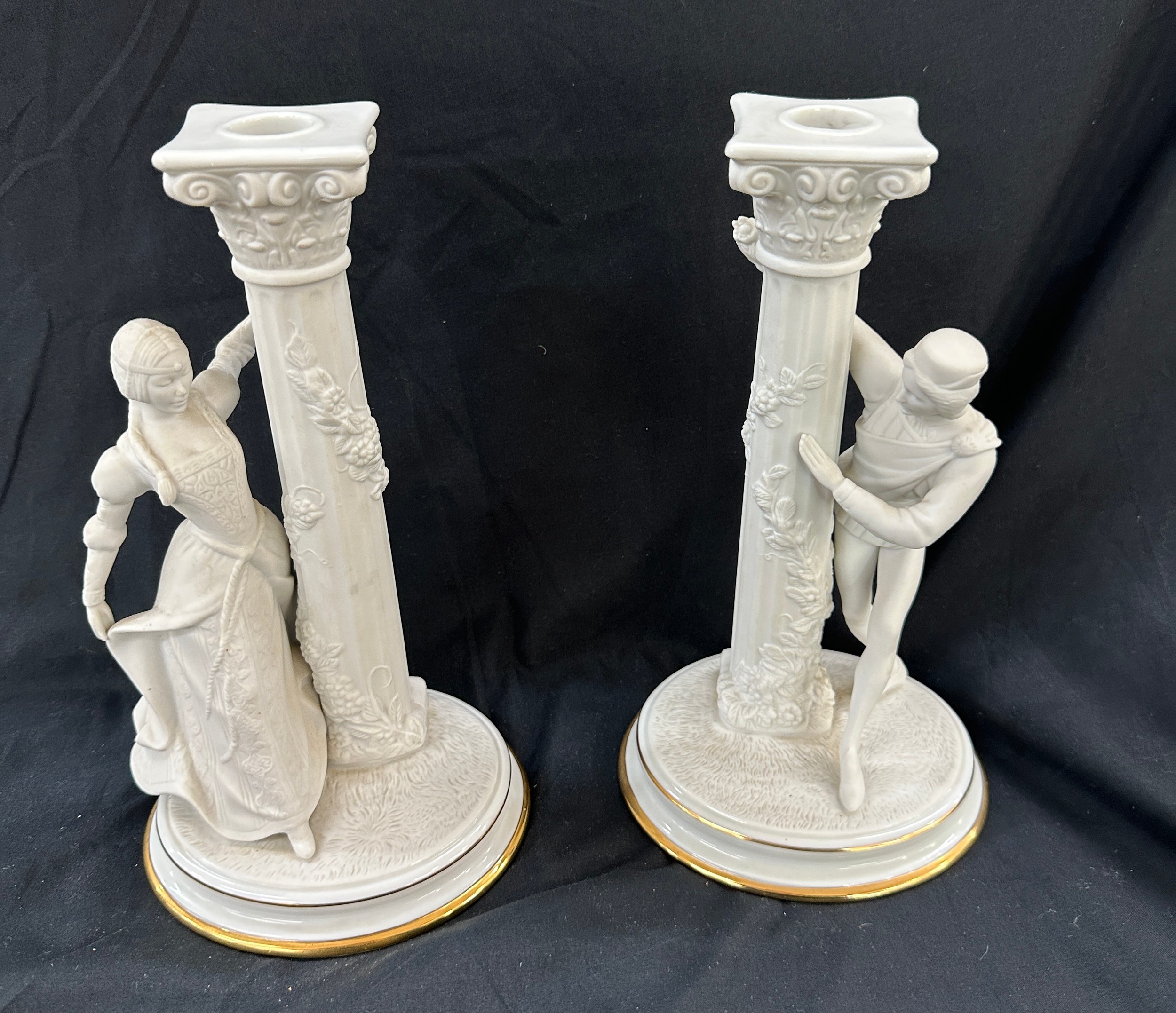 Pair of Franklin Mint fine porcelain ' The Romeo and Juliet' Candlesticks measures approx 10 - Image 4 of 5