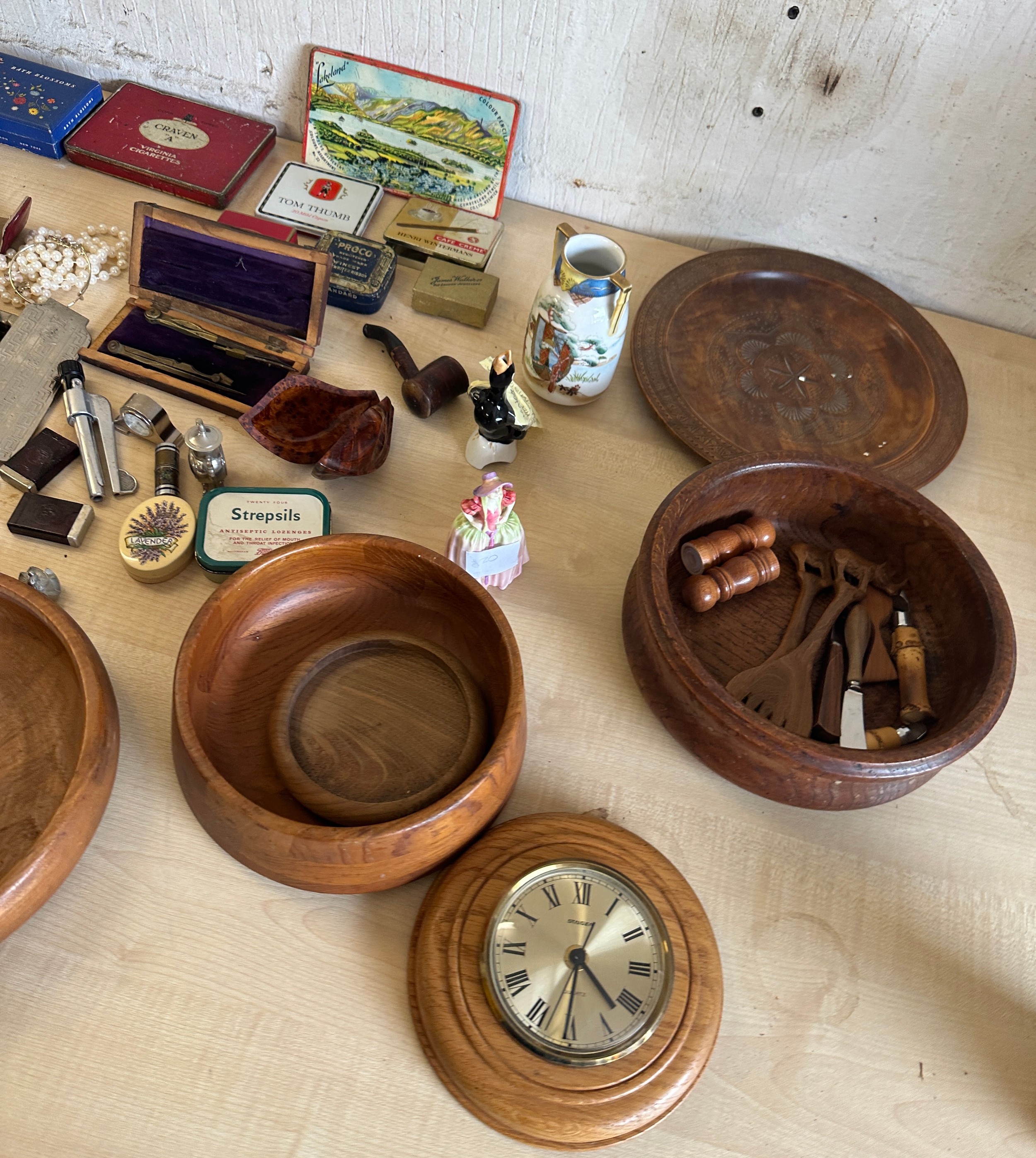 Selection of vintage collectable items to include tins, royal doulton, brush sets, shoe lace etc - Image 2 of 6