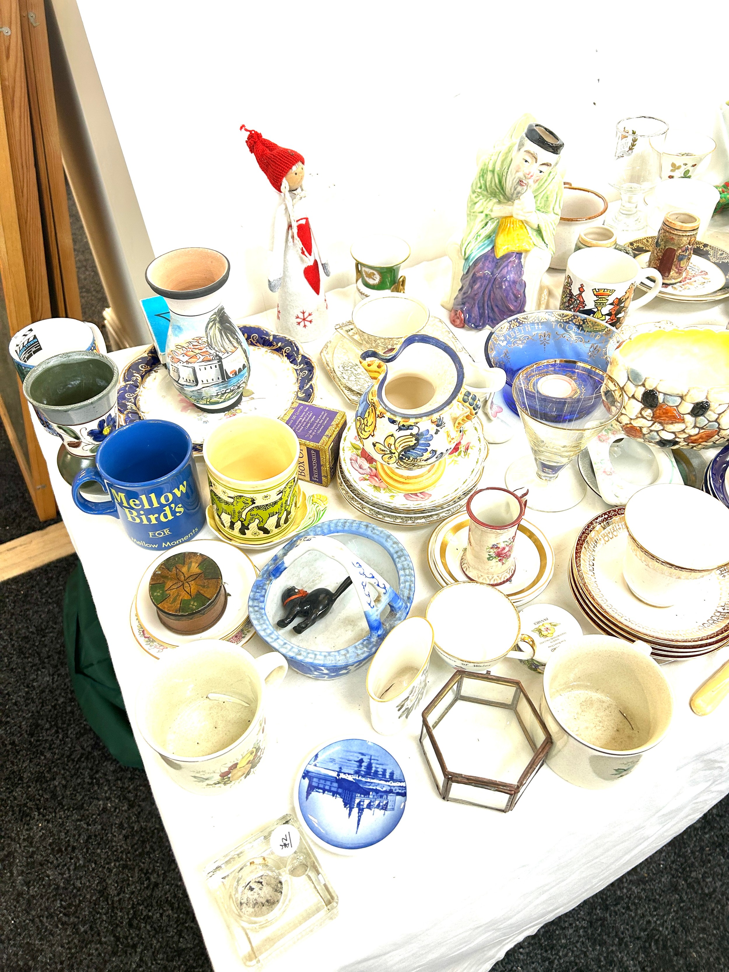 Large selection of assorted pottery items includes plates, cups, saucers etc - Image 5 of 5