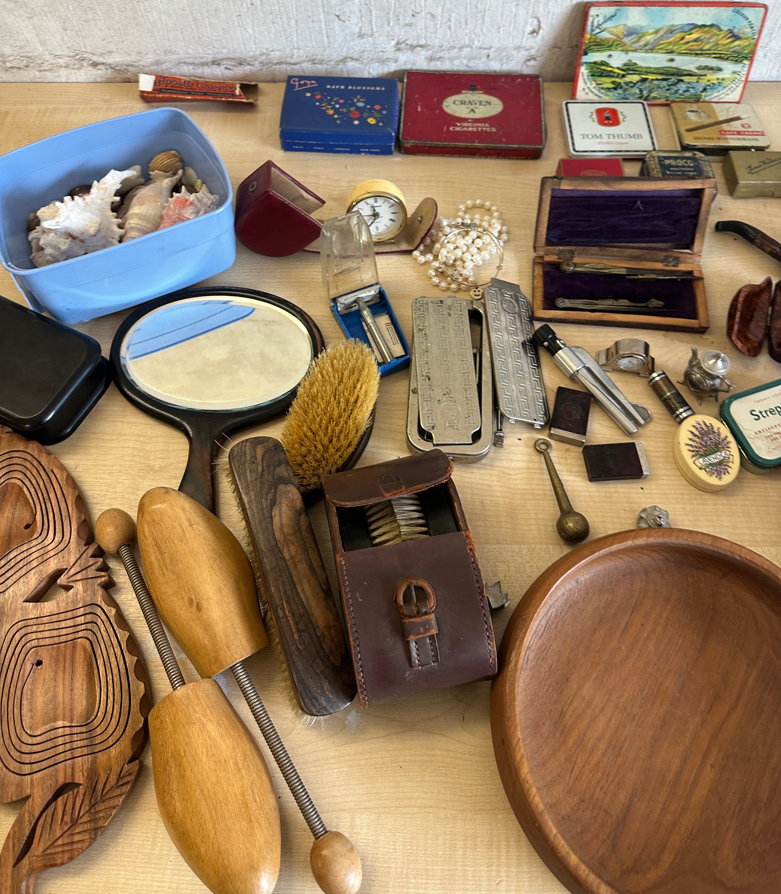 Selection of vintage collectable items to include tins, royal doulton, brush sets, shoe lace etc - Image 4 of 6