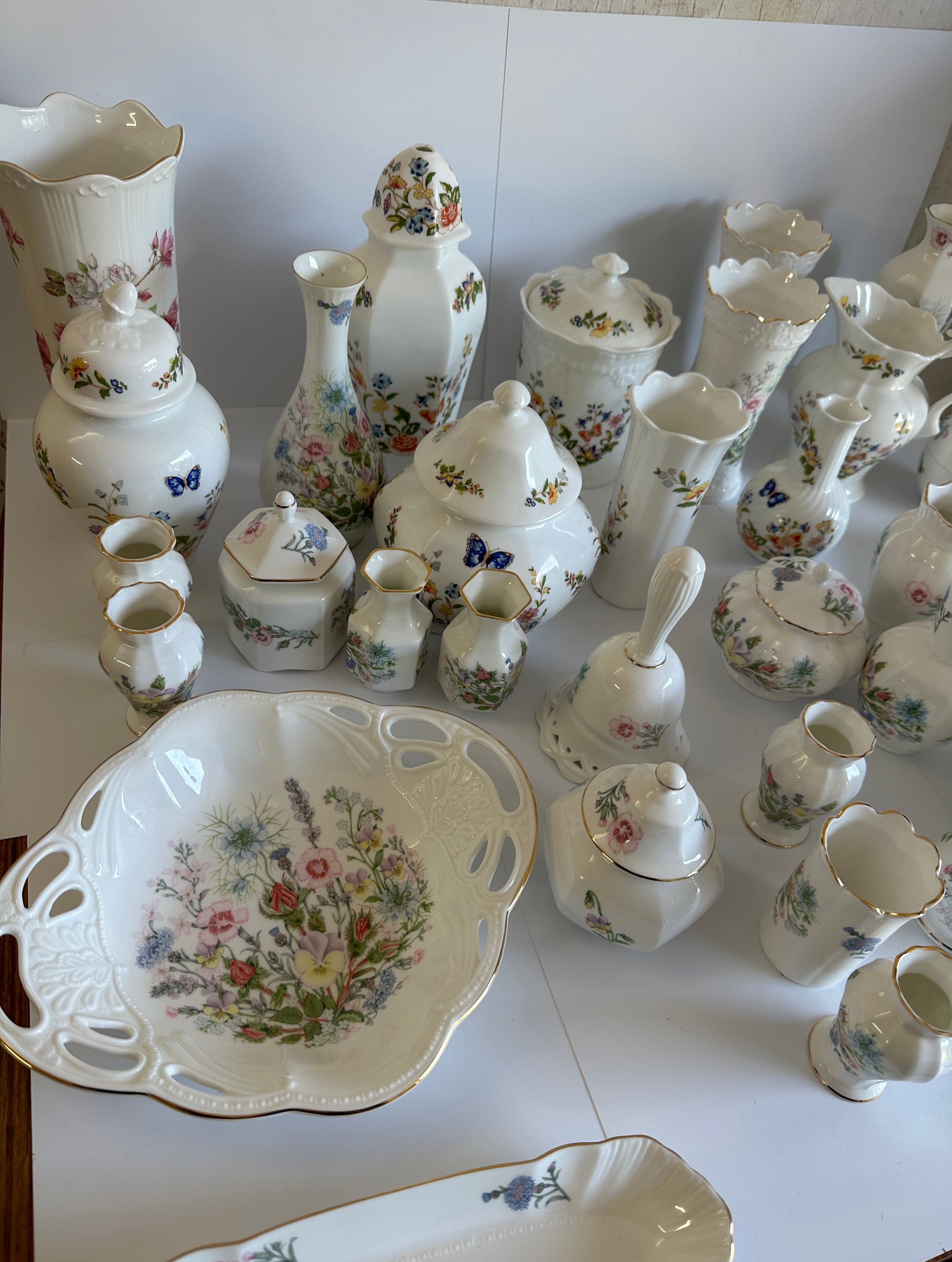 Large selection of Aynsley pieces to include jugs, vases and the patterns Cottage gardens and Wild - Image 5 of 9