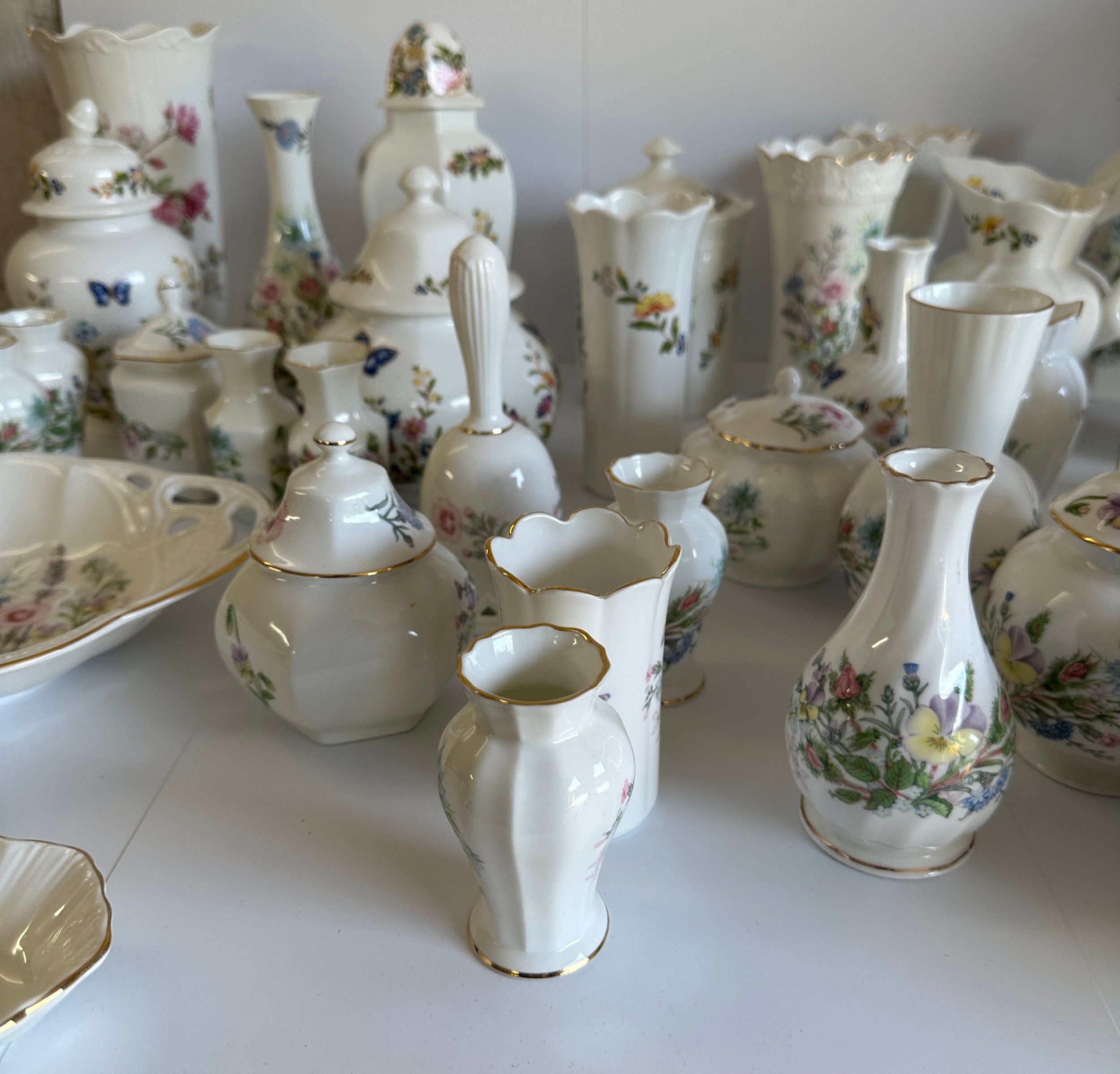 Large selection of Aynsley pieces to include jugs, vases and the patterns Cottage gardens and Wild - Image 6 of 9