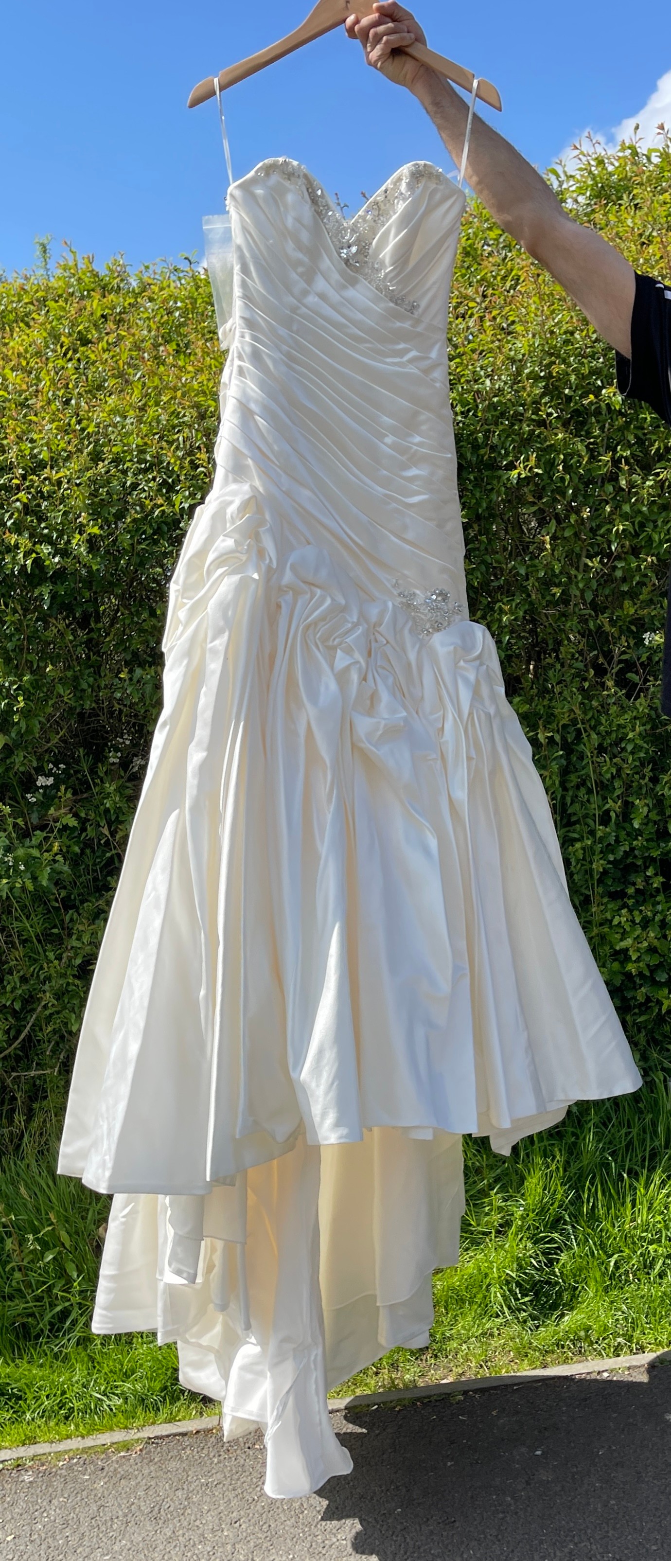 New Ladies wedding dress with by Sophia Tolli, size 6, shade Ivory, retail stock clearance ( may