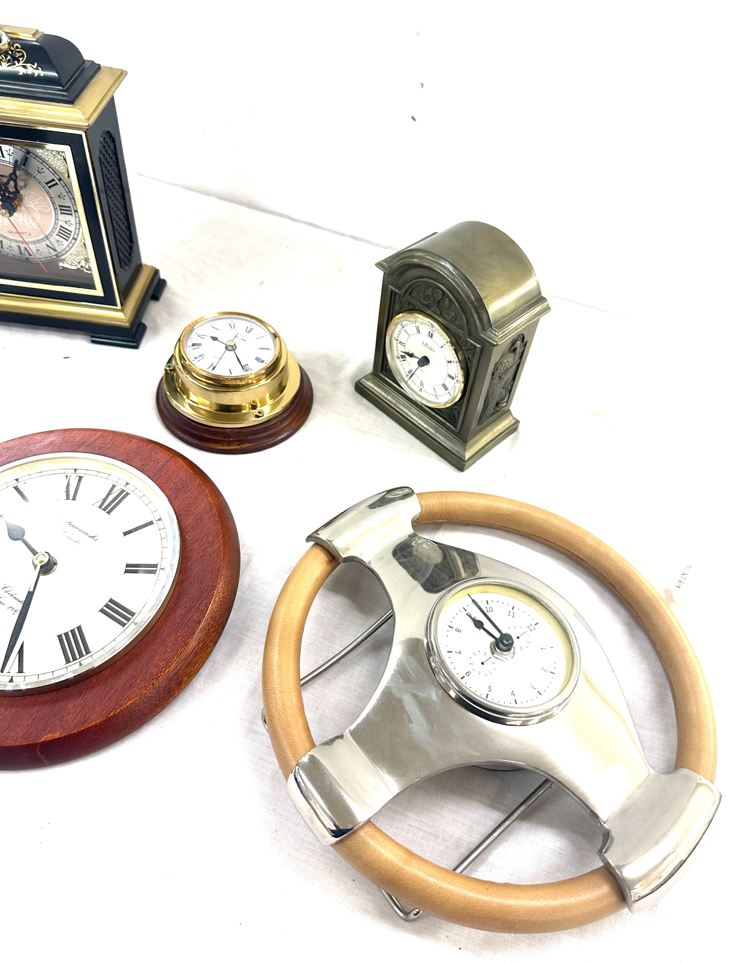 Selection of battery operated clocks to include wall hanging, mantel clocks etc, all untested - Image 3 of 6