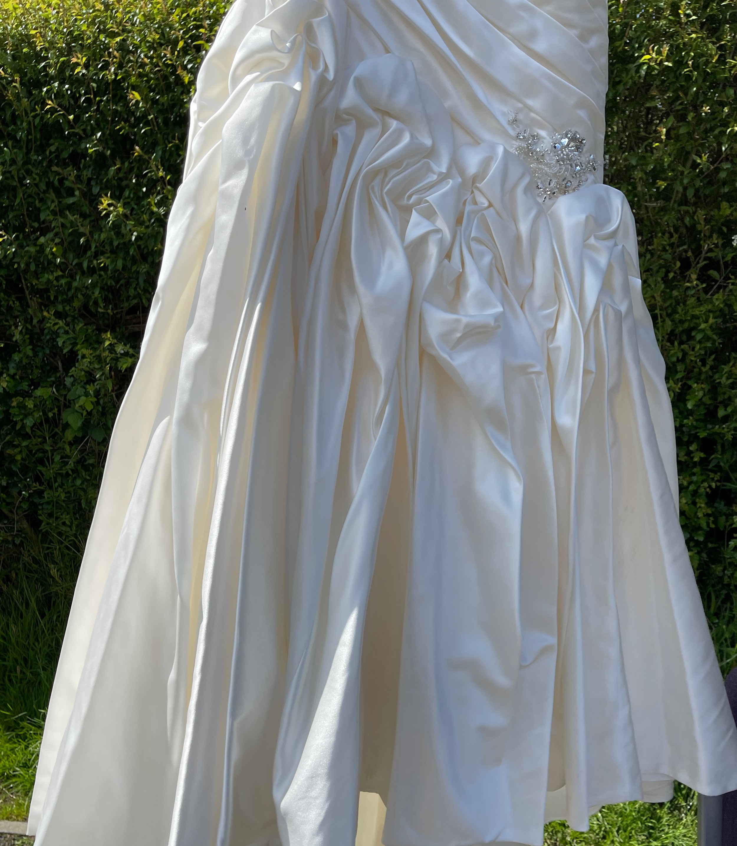 New Ladies wedding dress with by Sophia Tolli, size 6, shade Ivory, retail stock clearance ( may - Image 3 of 6