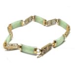 9ct gold jade panel bracelet (8.7g)