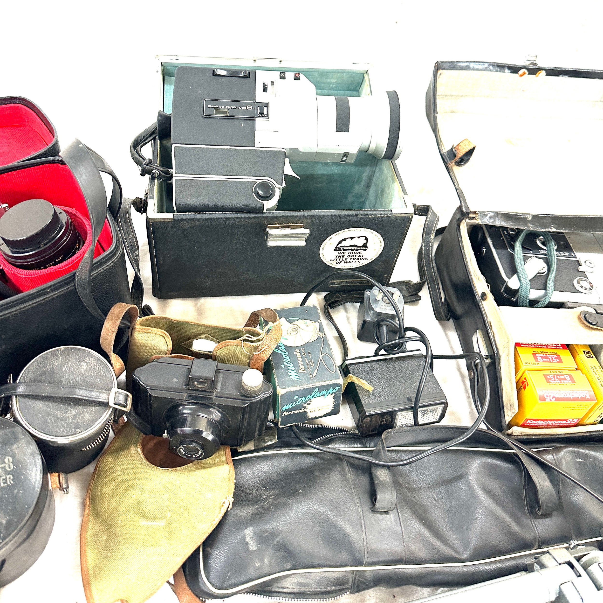 Large selection of vintage camera equipment to include lenses, PRA-KTICA camera etc - Bild 5 aus 7