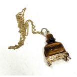 9ct gold tiger's eye carved buddha pendant necklace (10.1g)