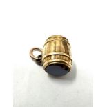 14ct gold bloodstone and agate barrel charm (3.4g)