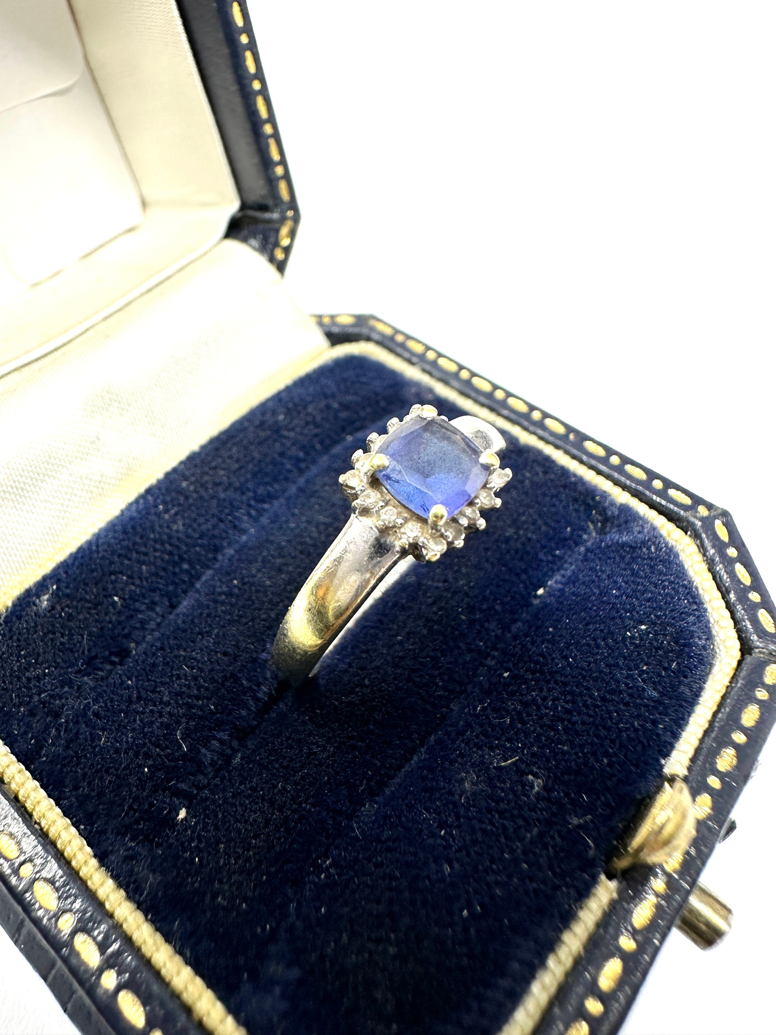 18ct white gold diamond and tanzanite cluster ring (2.6g) - Image 2 of 3