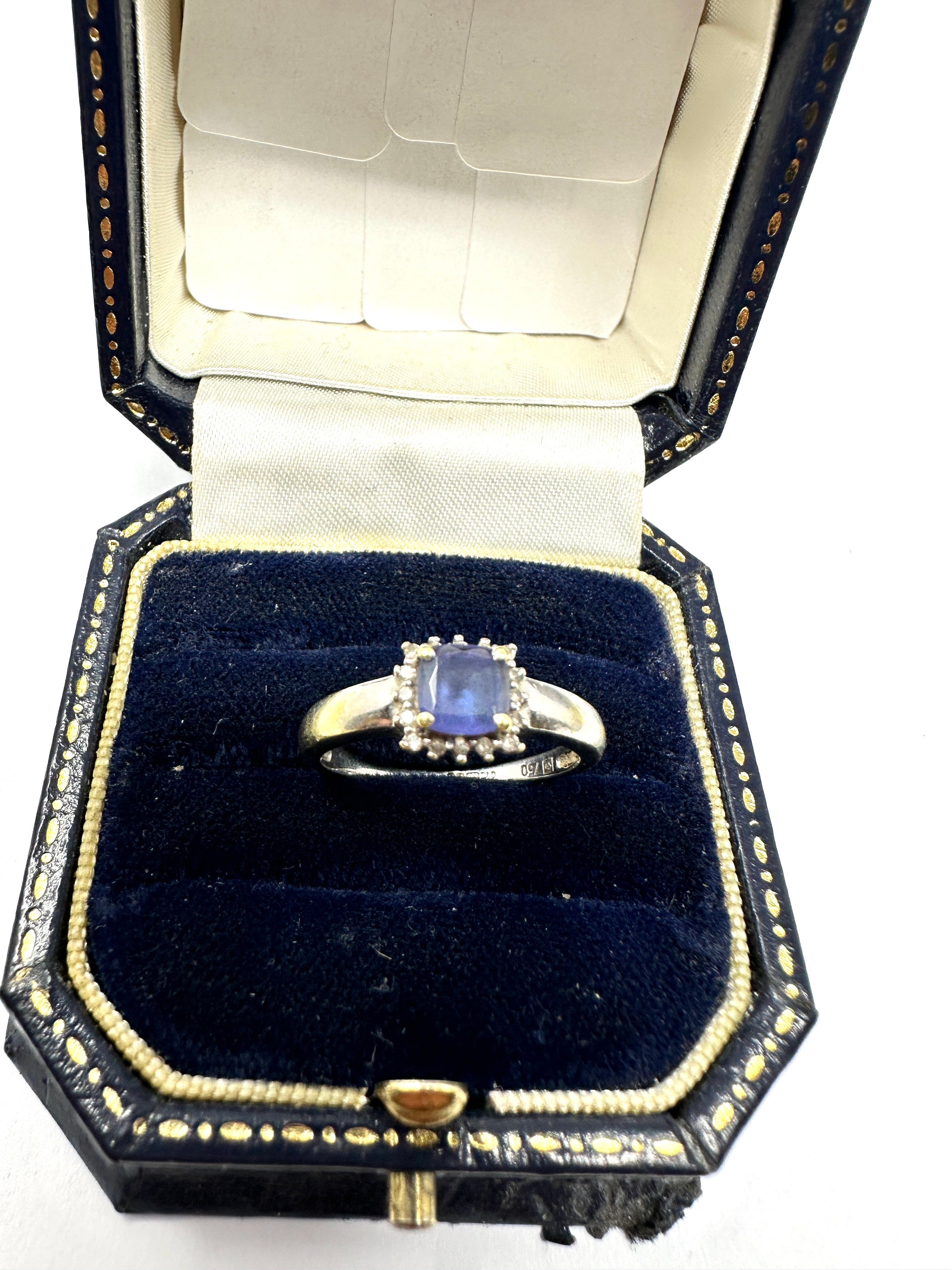 18ct white gold diamond and tanzanite cluster ring (2.6g)