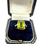 14ct gold vintage peridot set cocktail ring (4.3g)