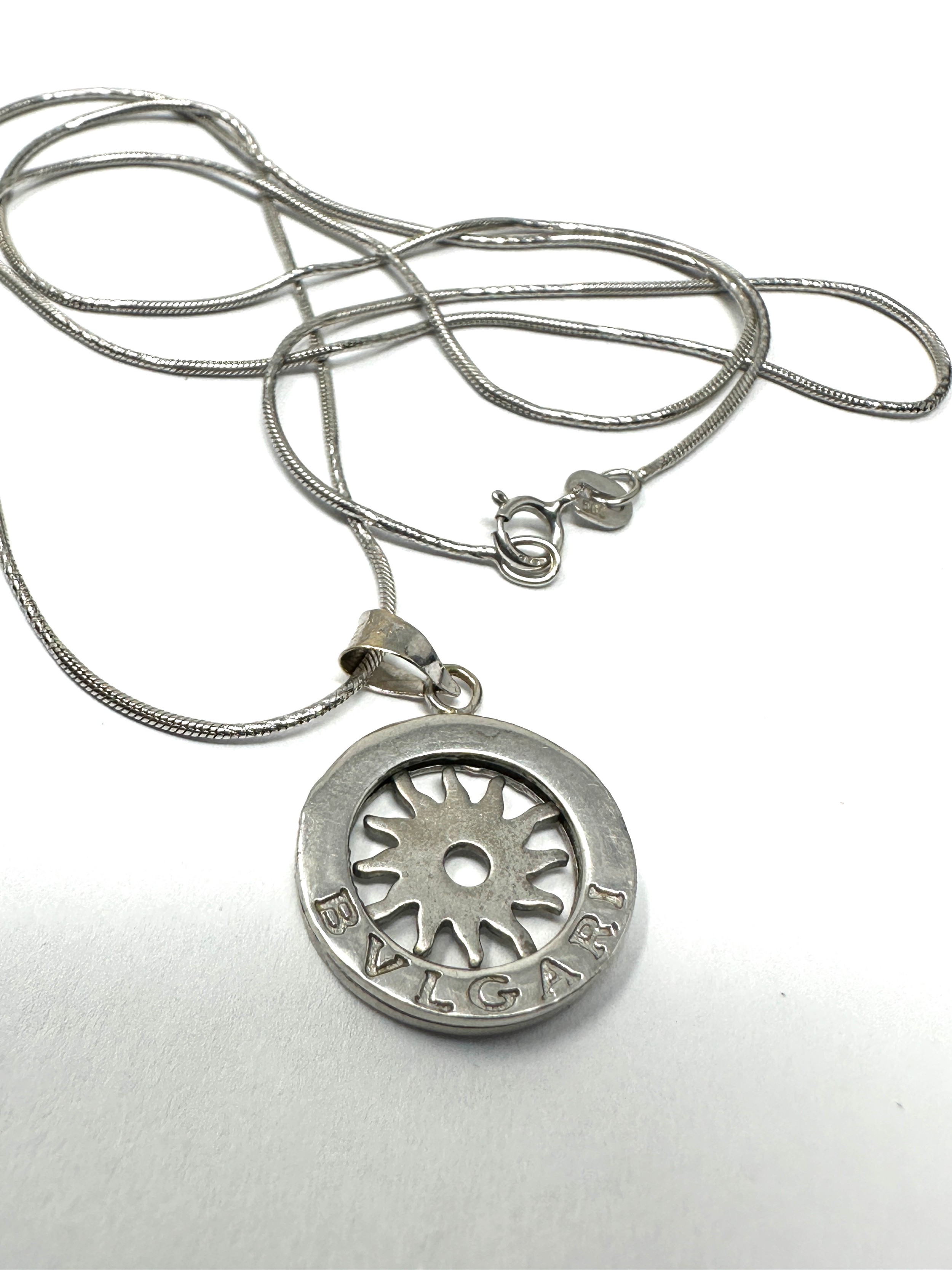 14ct white gold bvlgari spinning sunburst pendant necklace (5g) - Image 2 of 2