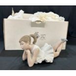 Nao Ballet Pensativa figure in good overall condition with original box