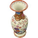 Japanese hand painted Arita porcelain vase dates to c. early 20th century. Mark 肥碟山平林製 'Made by