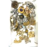 Selection of assorted ladies costume brooches
