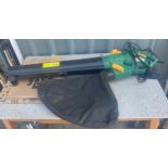 Electric garden leaf blower