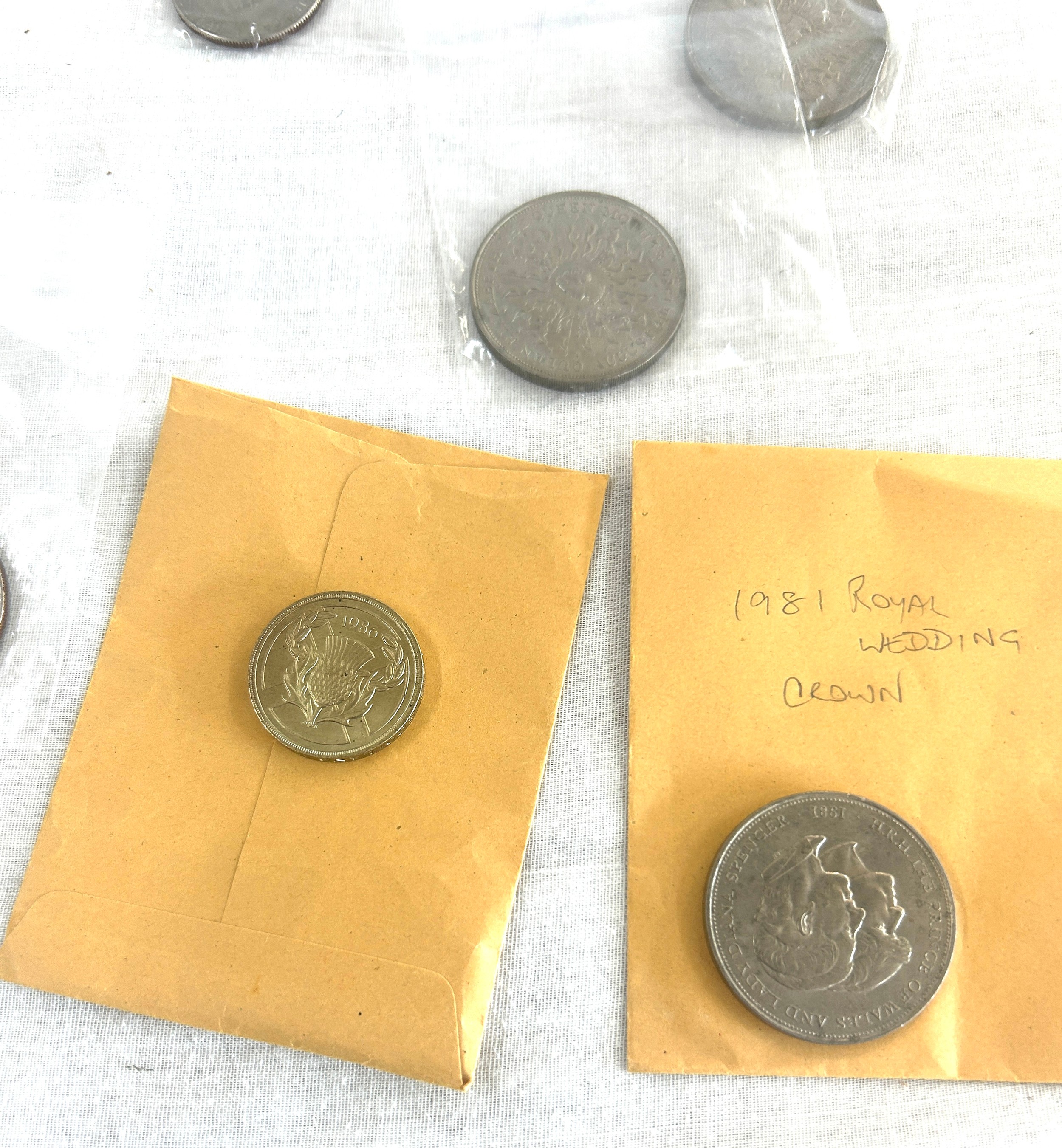 Selection of vintage and later coins to include various crowns, one dollar coin, Jersey 25p coin, - Bild 7 aus 7