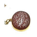 18ct gold carnelian quran prayer engraved pendant necklace (5.5g)