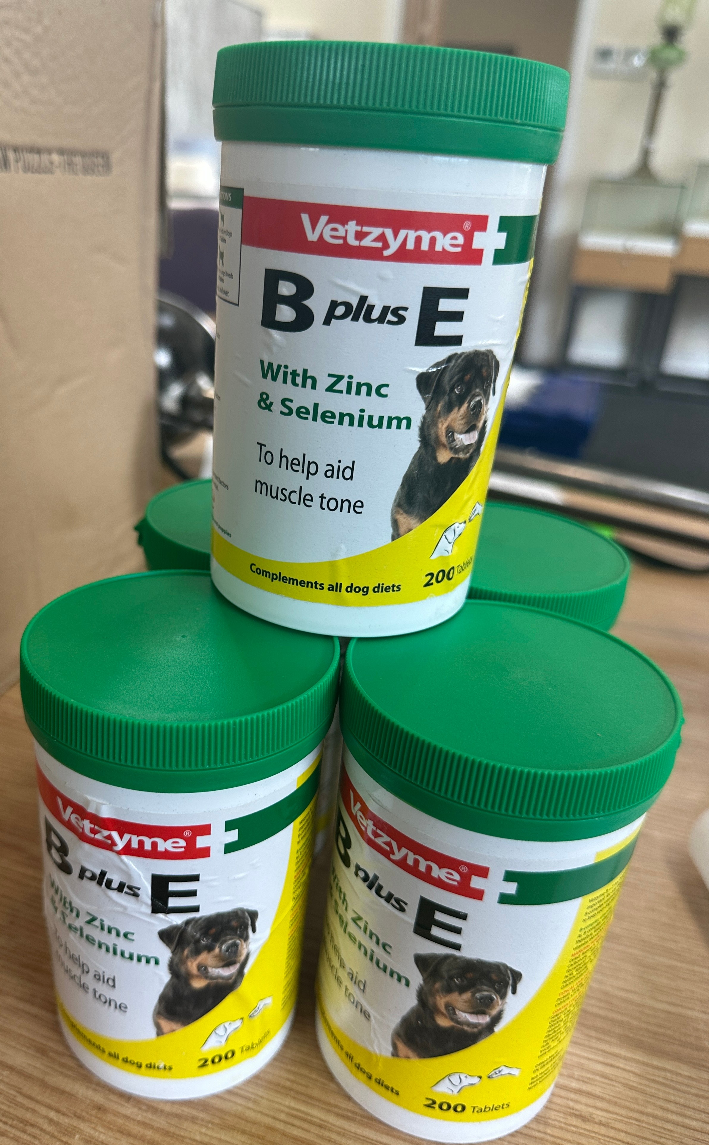 Five jars of Vetzyme bplusE dog vitamin tablets, 200 tablets in each jar - Image 2 of 2