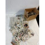 Large quantity of cigarette cards 1920s-30s mixed unsorted