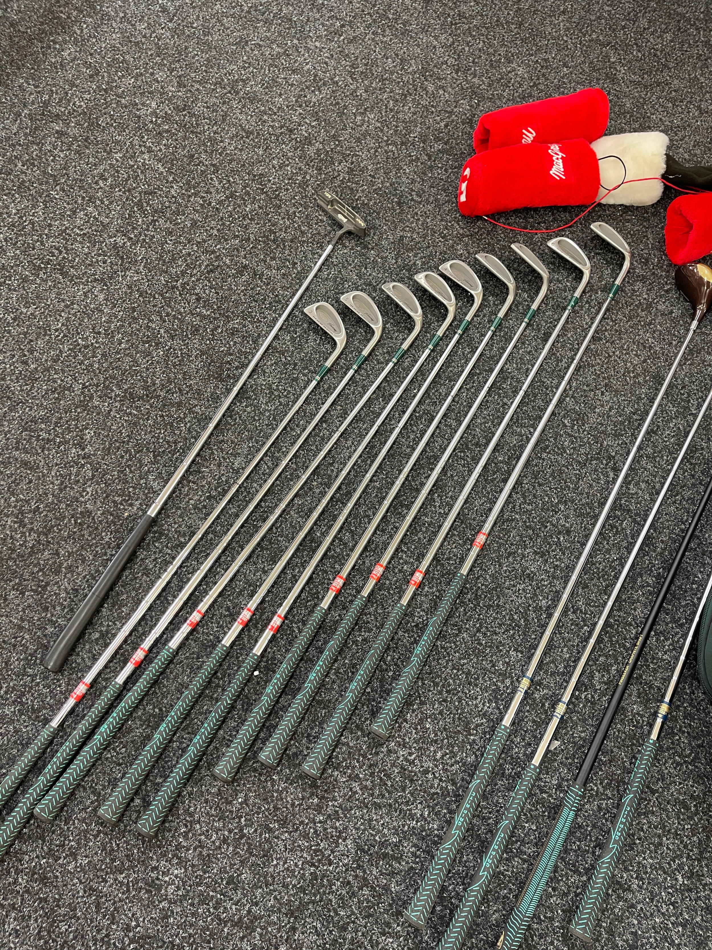 Set of Mcgregor golf clubs and Dinseeker wood bag