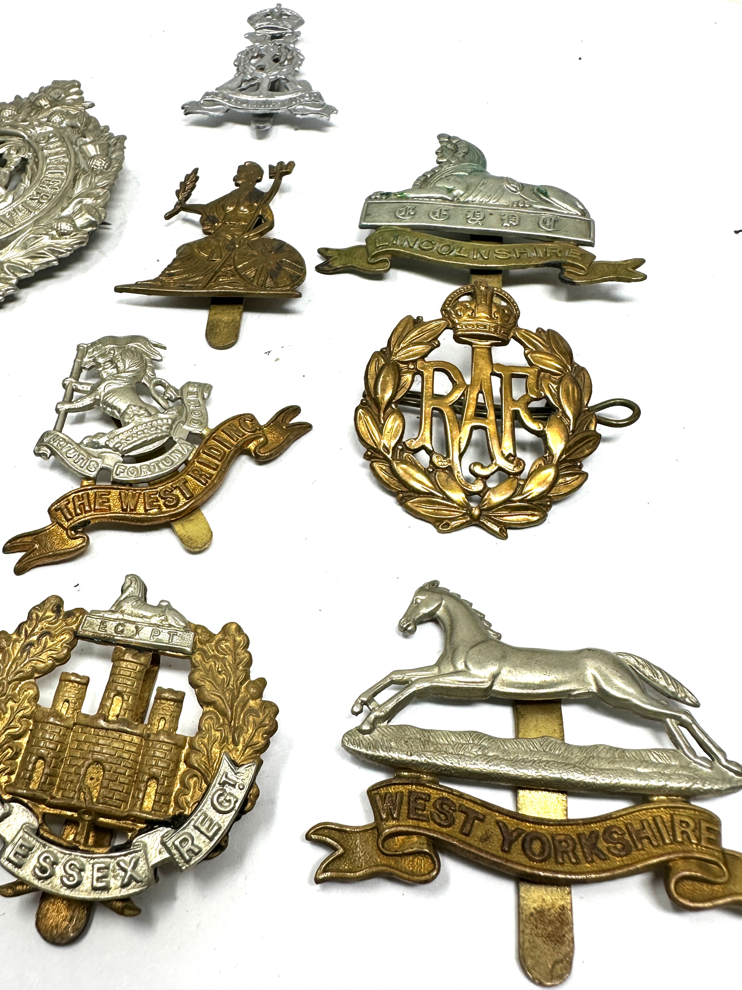 10 military cap badges inc lincolnshire -essex reg etc - Bild 3 aus 3