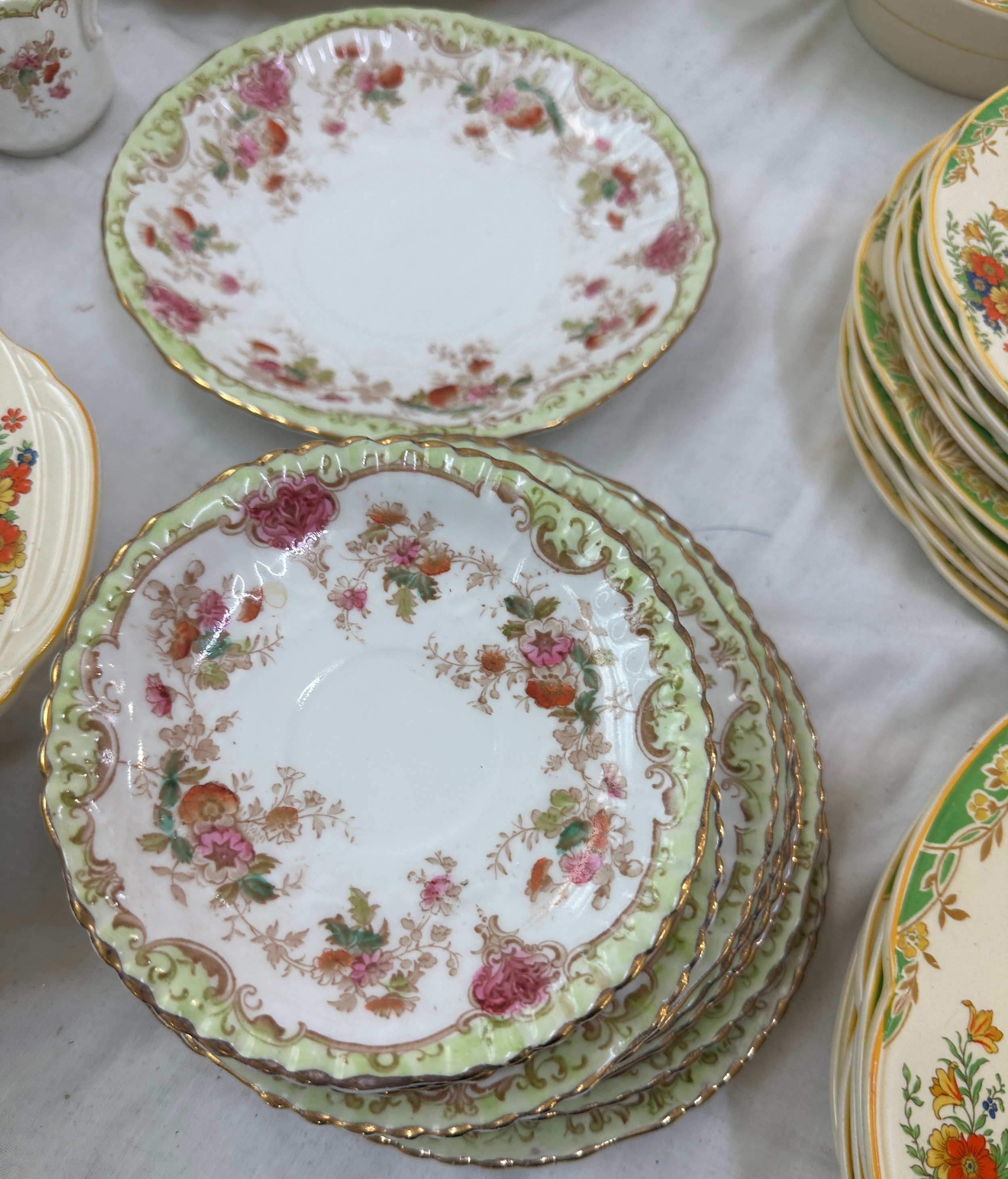 Large selection of part dinner services to include Woods Ivory ware and others - Bild 3 aus 8