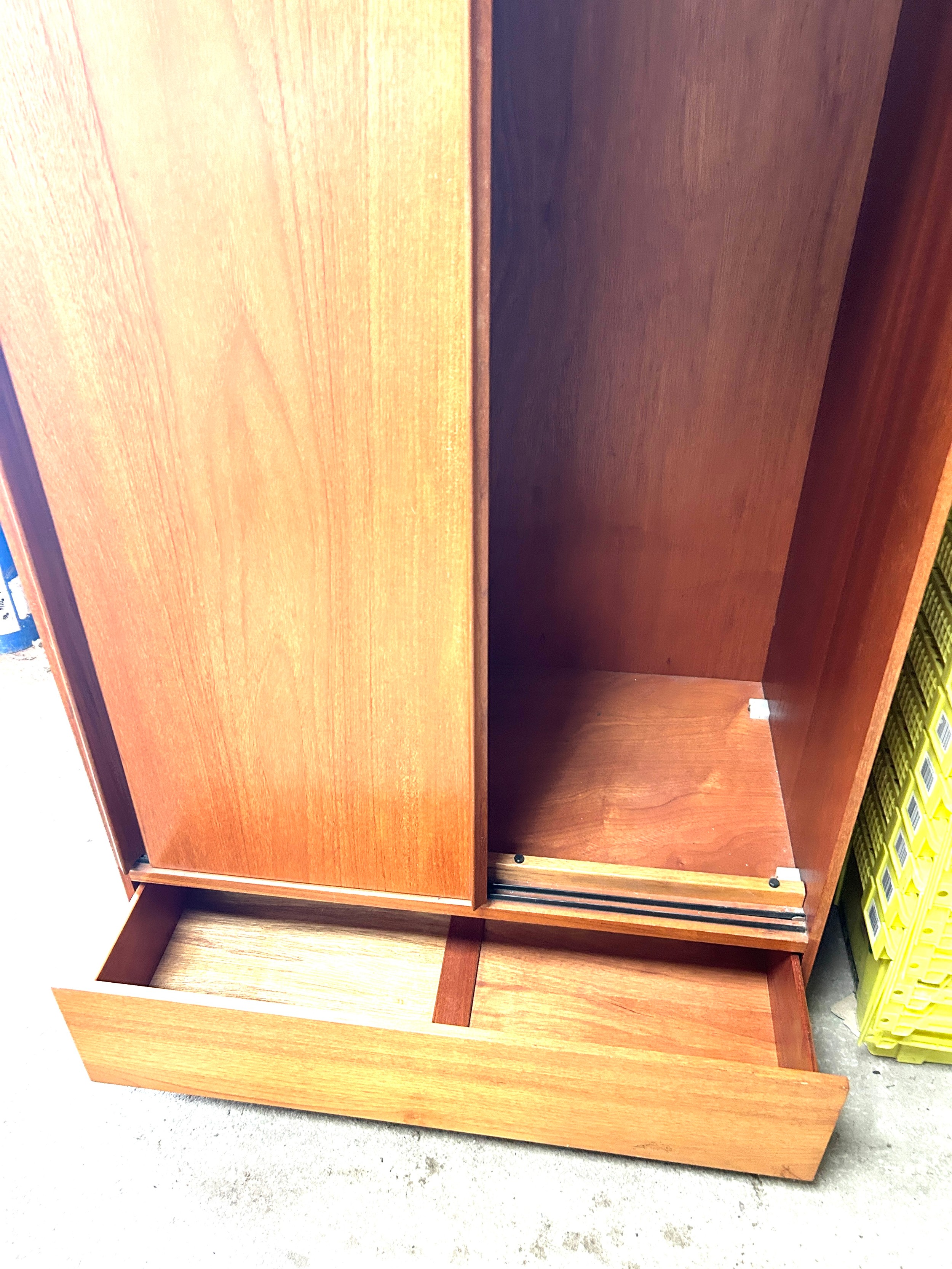 Teak 2 sliding door 1 draw wardrobe measures approximately 6inches tall 40 inches wide 23 inches - Bild 3 aus 3