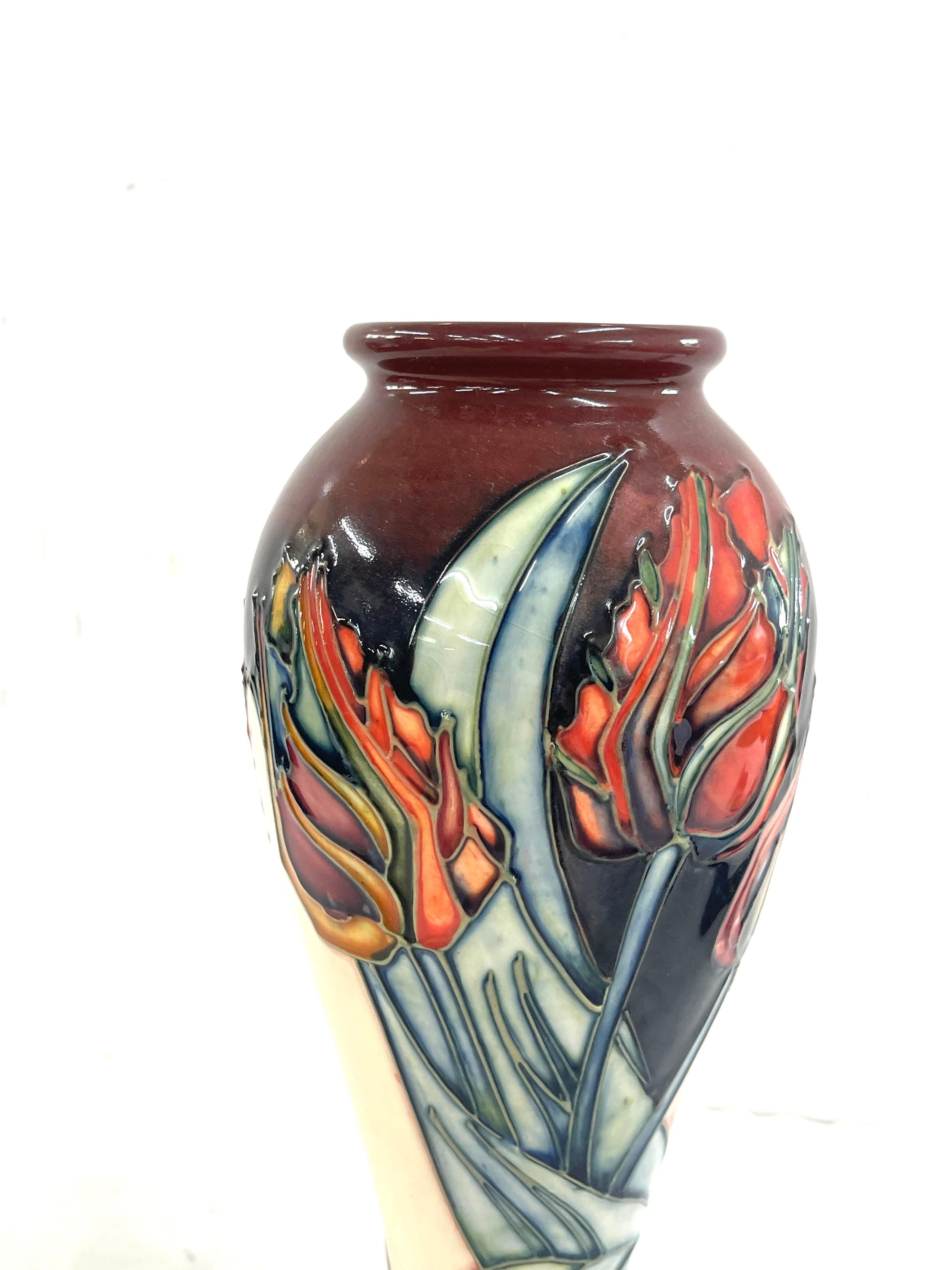 Vintage Moorcroft red Tulip pattern inverted baluster vase height approximately 11 inches tall - Bild 2 aus 6