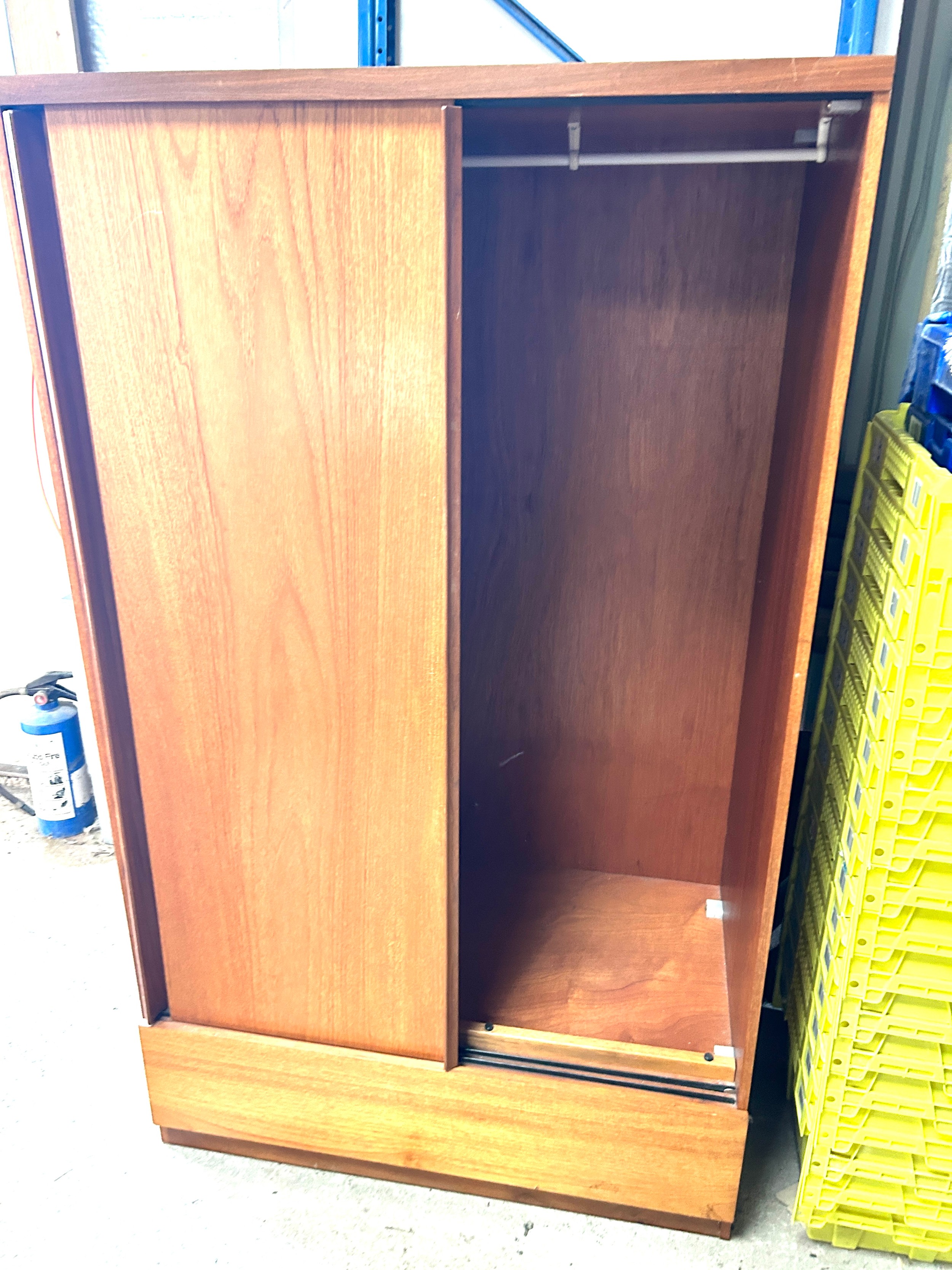 Teak 2 sliding door 1 draw wardrobe measures approximately 6inches tall 40 inches wide 23 inches - Bild 2 aus 3
