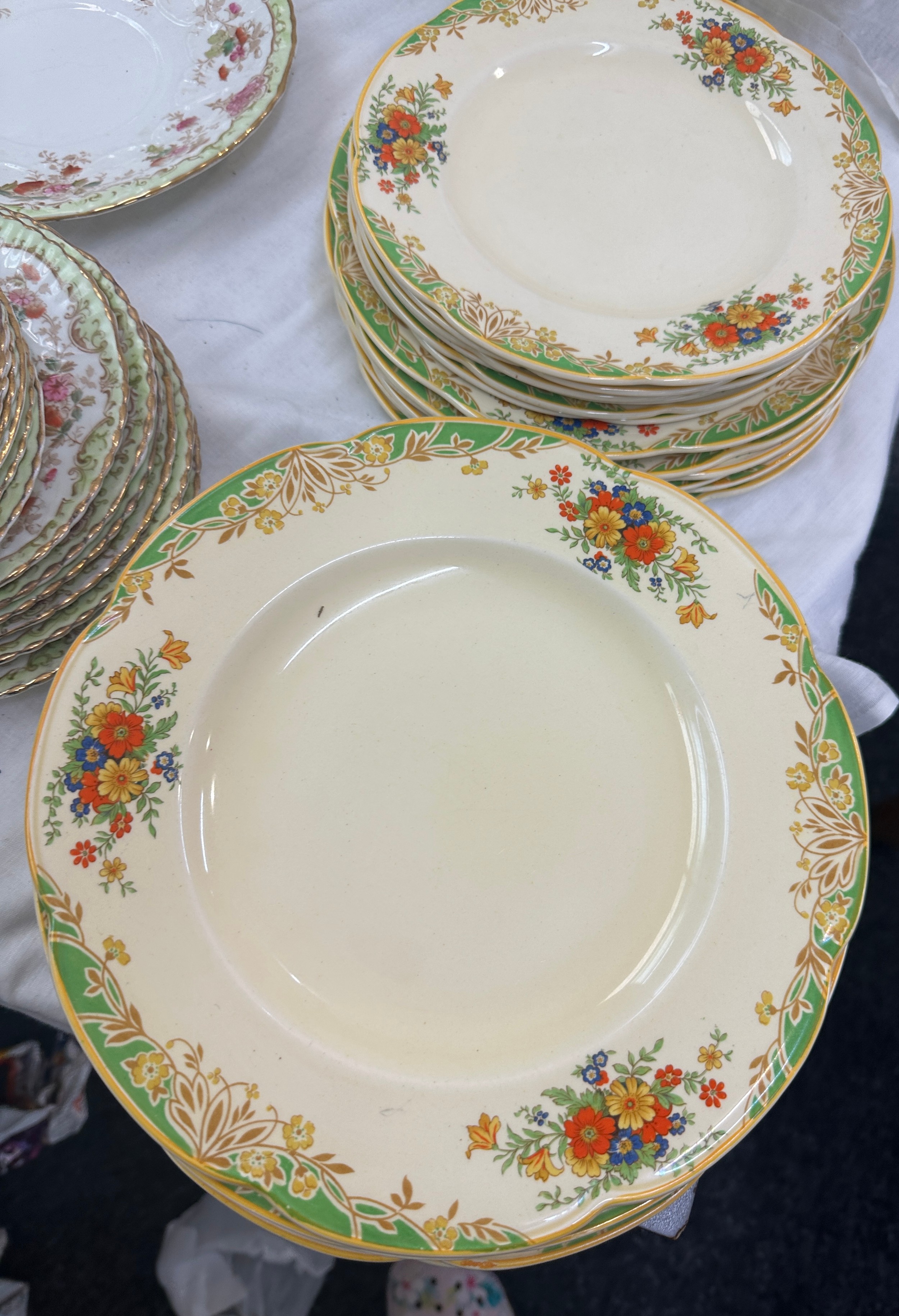 Large selection of part dinner services to include Woods Ivory ware and others - Bild 2 aus 8