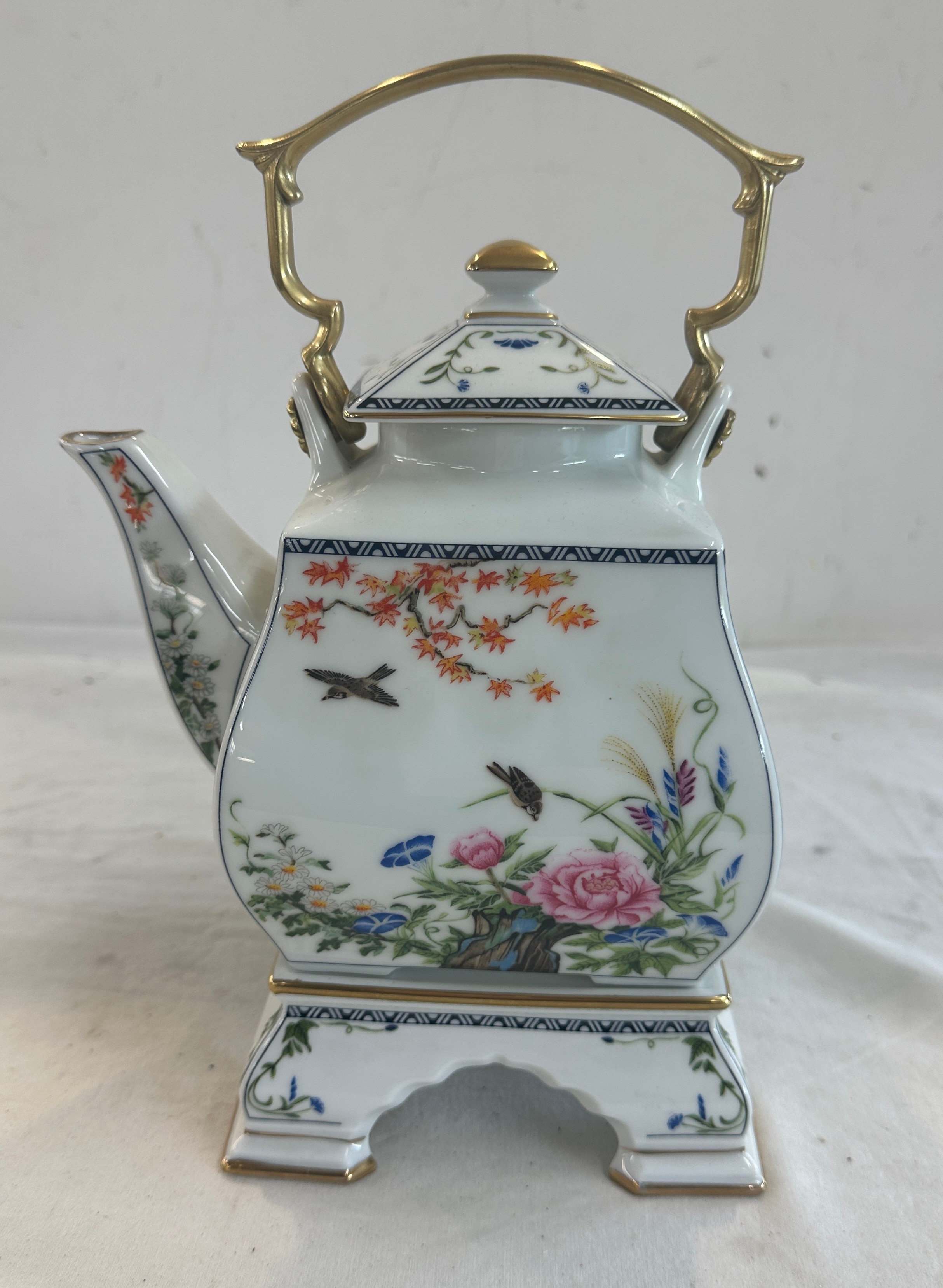 Franklin mint teapot "birds and flowers or the orient" designed by Naoko Nobata height 11 inches - Bild 4 aus 7